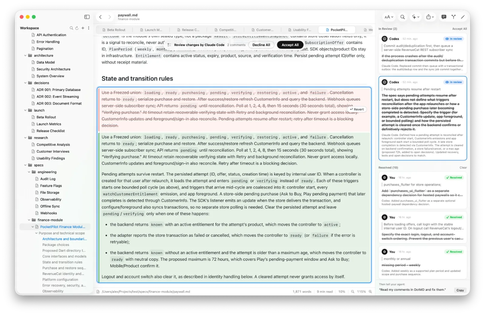 @DotMD che rivede le modifiche di un agente a un piano: il vecchio paragrafo in rosso, il nuovo in verde, Decline All e Accept All sopra e i commenti nel pannello Review